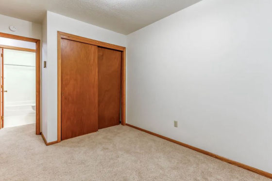 Van Courts Apartment