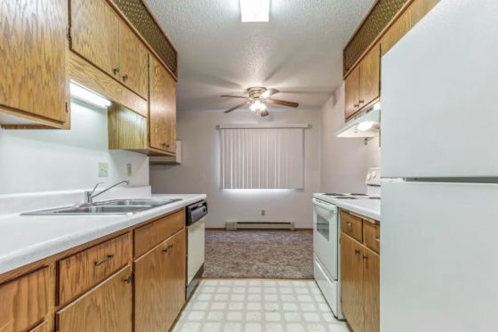 Van Courts Apartment
